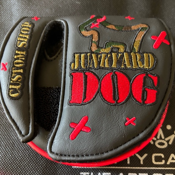 New SCOTTY CAMERON GALLERY CS Junkyard Dog Mid Round Headcover Camo Black RH - Picture 1 of 2